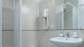 Doppia Comfort | Bagno | Doccia, set di cortesia gratuito, asciugacapelli, bidet