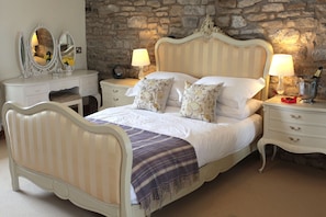 Premium bedding, iron/ironing board, rollaway beds, free WiFi