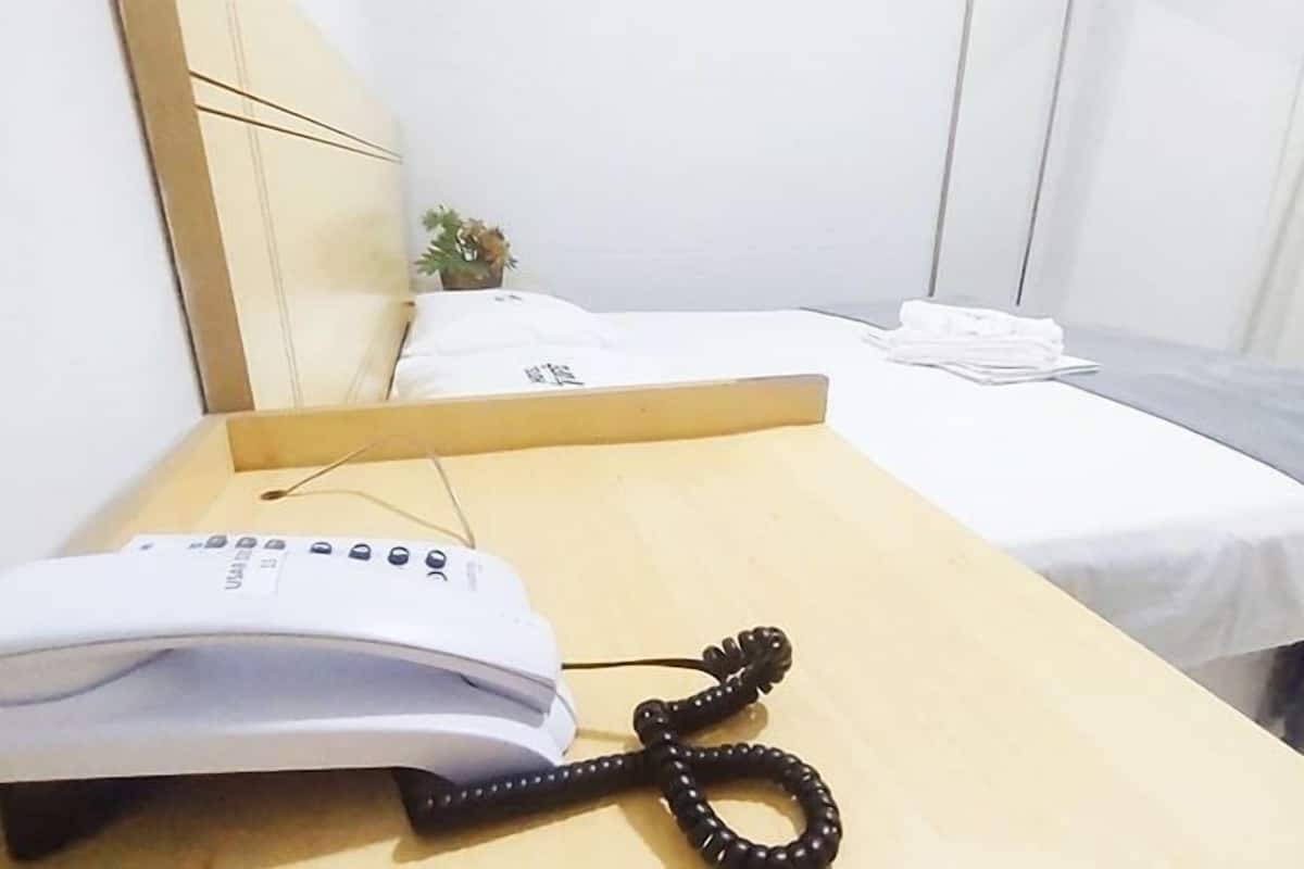 executive suite | 1 bedroom, minibar, in-room safe, blackout curtains