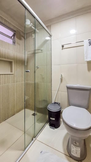 Shower, free toiletries, hair dryer, towels - Hotel Ipe (Belém)