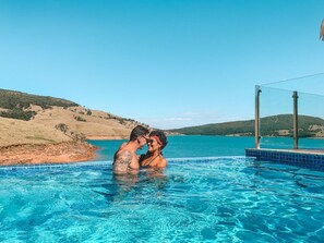 Outdoor pool, sun loungers - Hotel Boutique Coração Aberto (Capitólio)