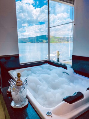 Deluxe dubbelrum för 1 person - bubbelbad - sjöutsikt