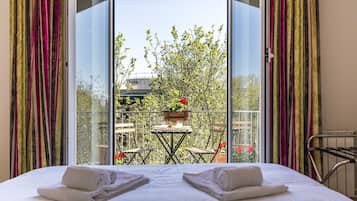 Kamar Triple, balkon | Minibar, brankas, meja kerja, dan kedap suara