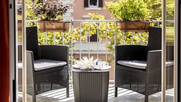 Kamar Double, balkon | Minibar, brankas, meja kerja, dan kedap suara