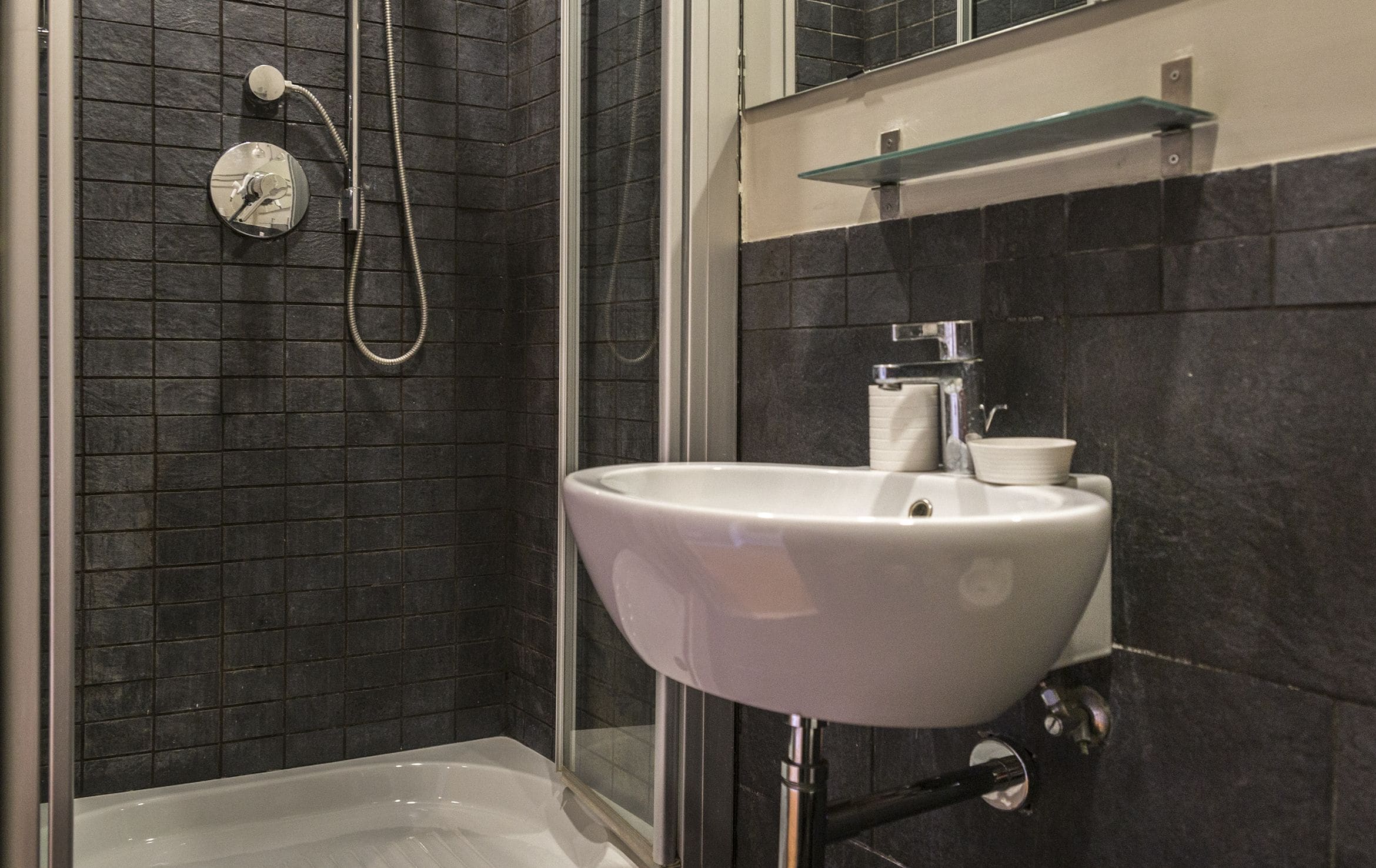 Dusche, Haartrockner, Bidet, Handtücher