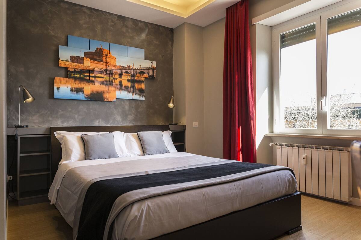 Double Room | Minibar, in-room safe, desk, soundproofing