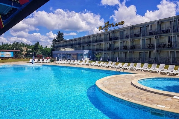 Outdoor pool - Happy Land (Sunny Beach)