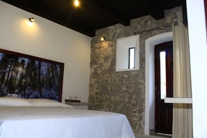 Standard Room, 1 King Bed | Desk, free WiFi, bed sheets - Hotel Atzalan (Atzalan)