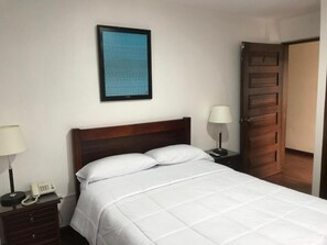Executive Room | Minibar, iron/ironing board, free WiFi, bed sheets - Hotel Altura (Quito)