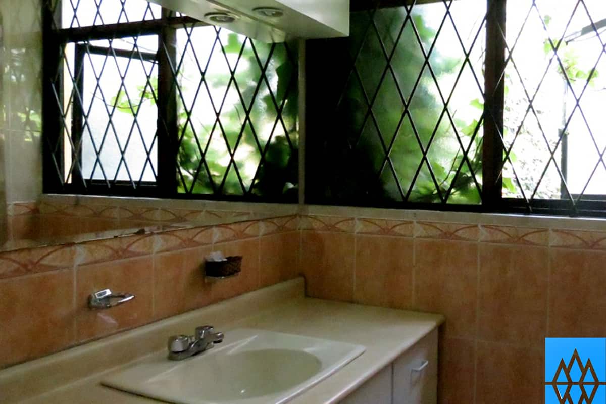 luxury triple room | bathroom | shower, free toiletries, hair dryer, towels