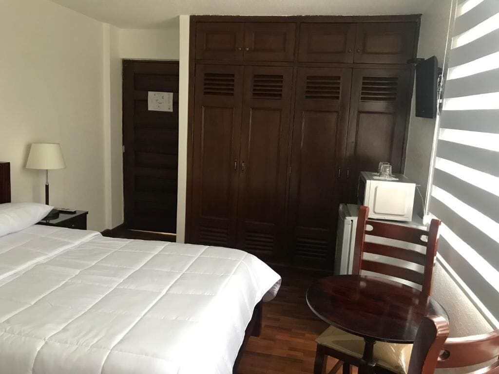executive room | minibar, iron/ironing board, free wifi, bed sheets