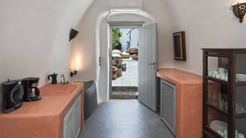 Premium Villa, 2 Bedrooms, Patio with Hot Tub | 2 多间卧室、高档床上用品、客房内保险箱、特色装修