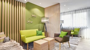 Lobby sitting area - Hotel Bad Dürkheim (Bad Durkheim)