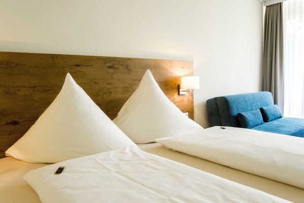 Familienzimmer | デスク、ノートパソコン用作業スペース、防音設備、WiFi (無料)