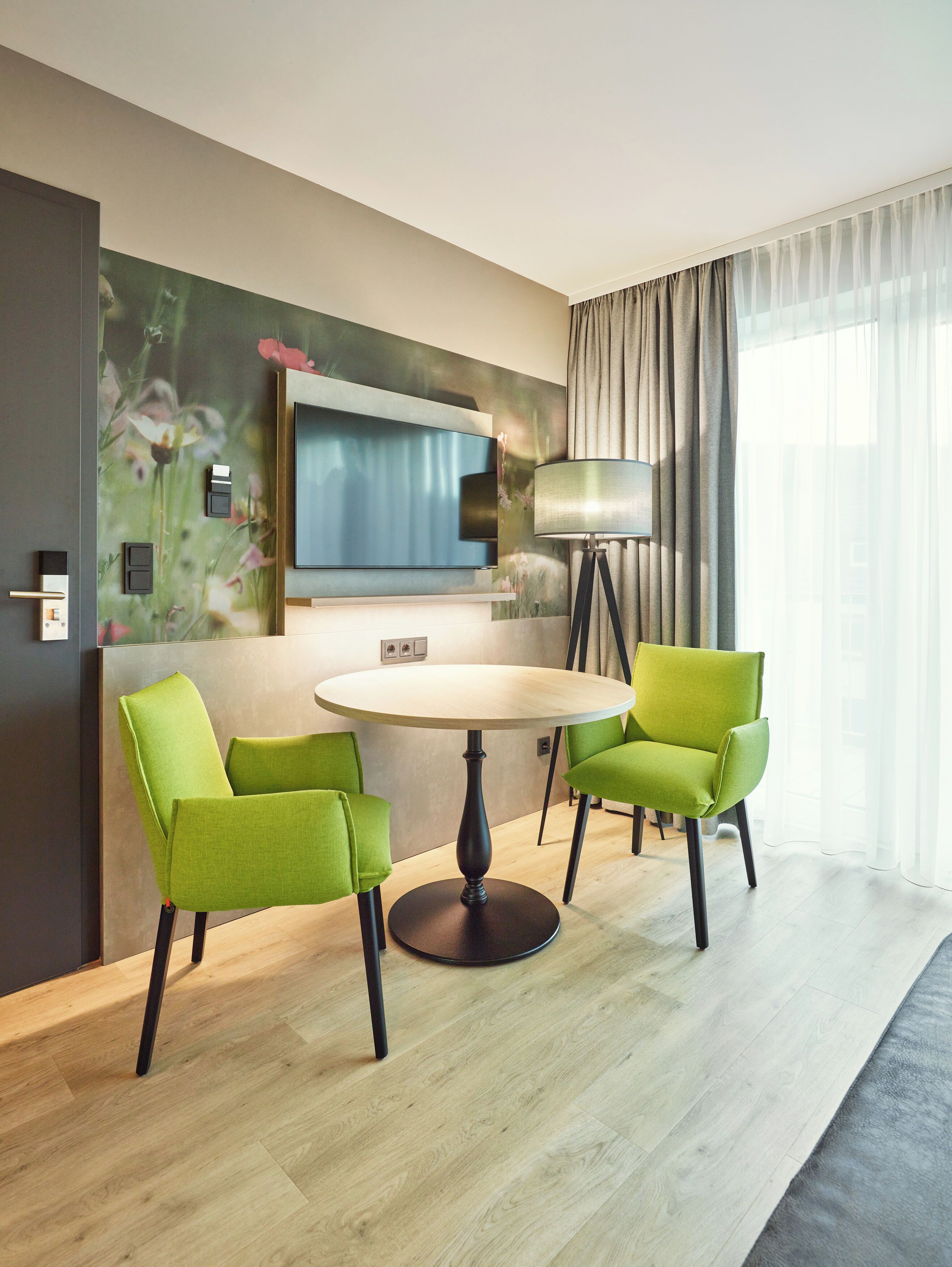 Komfort-Doppel- oder -Zweibettzimmer | Bureau, espace de travail pour ordinateur portable