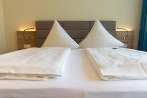 デスク、ノートパソコン用作業スペース、防音設備、WiFi (無料)