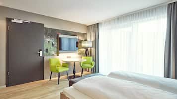 Escritorio y espacio para trabajar con laptop