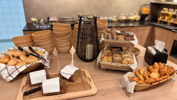 Free daily buffet breakfast - Hotel Bad Dürkheim (Bad Durkheim)