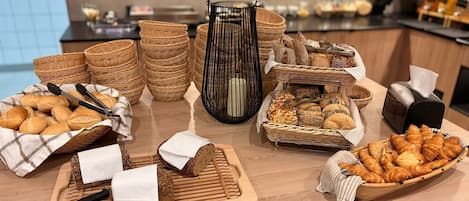 Free daily buffet breakfast