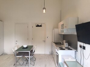 Studio | Eigene Küche | Großer Kühlschrank, Mikrowelle, Ofen, Herdplatte