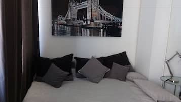 Premium bedding, desk, iron/ironing board, free WiFi