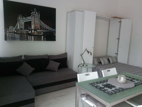Studio | Living area