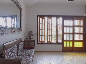 Habitación triple | Sala de estar | Televisión 