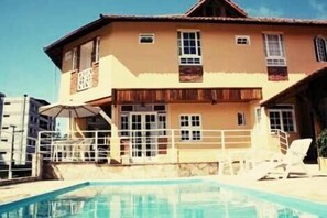 Outdoor pool - Pousada Bariloche (Teresópolis)