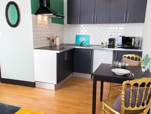 Hochstuhl, Kochgeschirr/Geschirr/Besteck