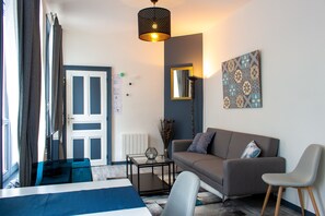 Suite, mit Bad, Gartenblick | Wohnbereich | Tischtennisplatte