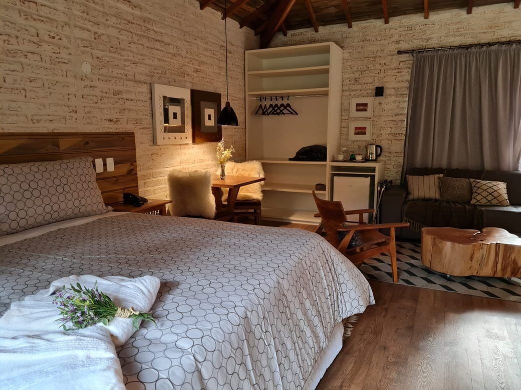 Quarto casal superluxo, 1 cama King, banheira de imersão, no jardim | Roupas de cama premium, camas com colchões pillow-top, frigobar