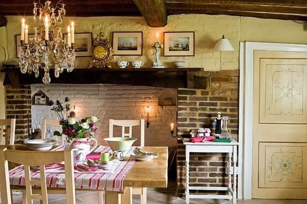 The Old Manor House B & B - Halstead