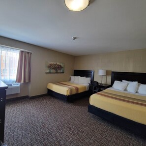 Desk, free WiFi, bed sheets - The Sleepy Owl (Fort Frances)