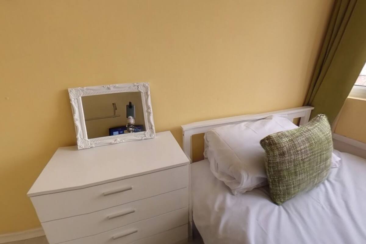 Chambre Simple Standard, salle de bains commune (Room 106)