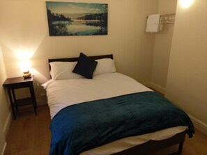 Standard Double Room, Shared Bathroom (Room 502) | Iron/ironing board, free WiFi - Jaylets Budget Leicester (Leicester)