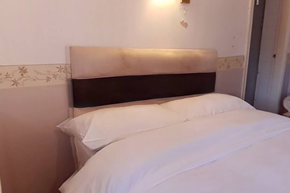 标准双人房, 私人浴室 (Room 810) | 熨斗/熨衣板、免费 WiFi