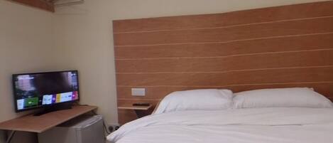Standard Double Room, Ensuite (Room 801)
