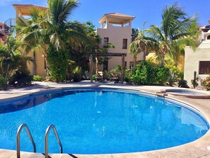 3 개의 야외 수영장