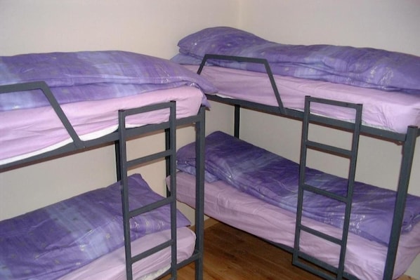 Dormitorio compartido familiar, dormitorio mixto | Wifi gratis y ropa de cama