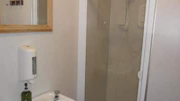 Double or Twin Room | Bathroom | Shower, towels
