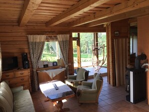 Economy House, 2 Bedrooms | Living room | LED TV - Kaimo Turizmo Sodyba Geras (Micionys)