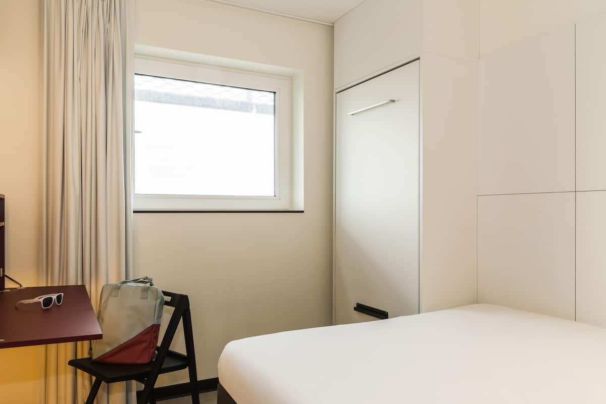 Room, Multiple Beds | Blackout drapes, soundproofing, free cribs/infant beds, free WiFi