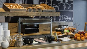 A breakfast buffet with various pastries, fruits, and condiments. - ibis budget Blankenberge (Blankenberge)