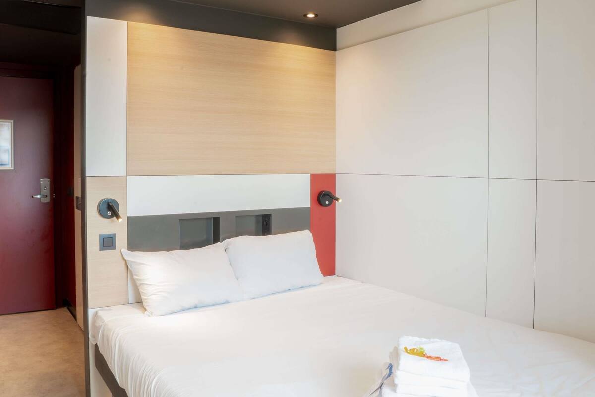 Chambre, plusieurs lits