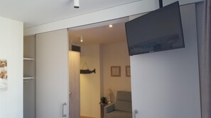 Minibar, in-room safe, desk, blackout drapes - Hotel L´Escala Centre (L'Escala)