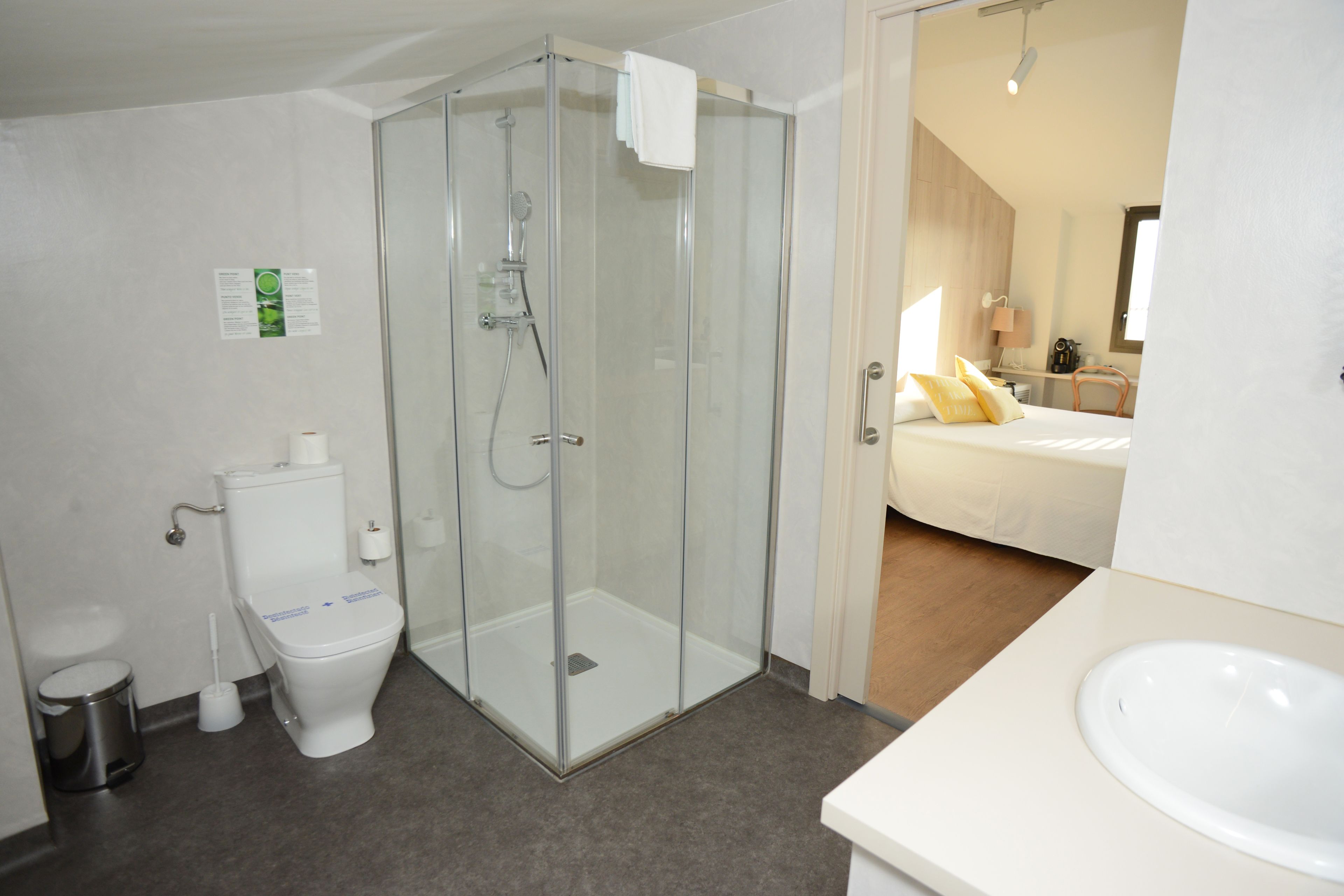 duplex, terrace | bathroom | shower, free toiletries, hair dryer, towels
