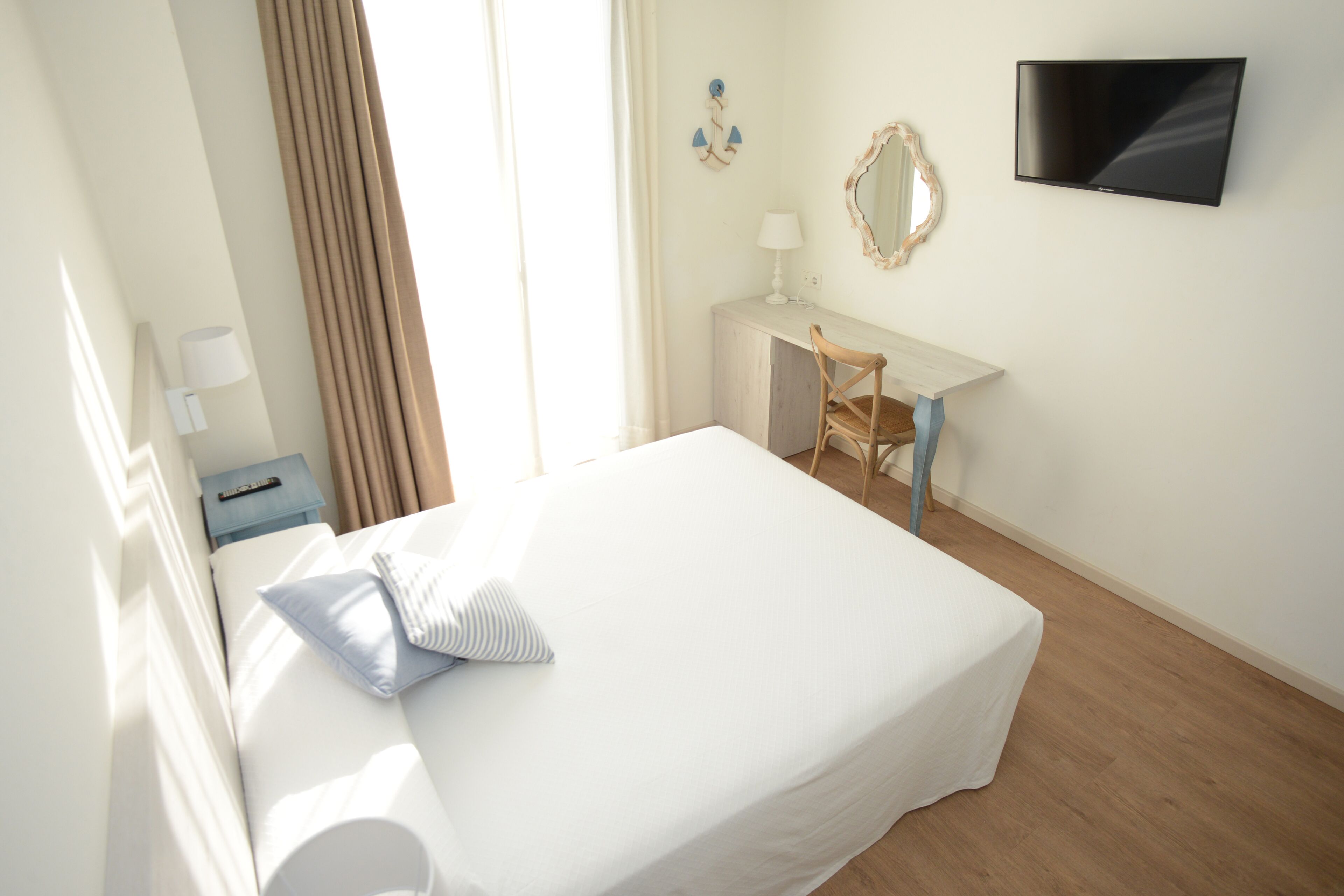 superior double room | 1 bedroom, minibar, in-room safe, desk