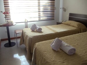 Quarto casal luxo | Cofres nos quartos, Wi-Fi de cortesia, roupa de cama