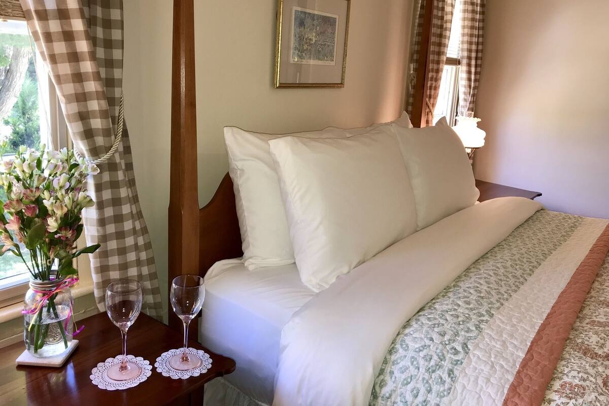 Chambre Deluxe, 1 grand lit | Literie de qualité, couette en duvet, bureau, fer et planche à repasser