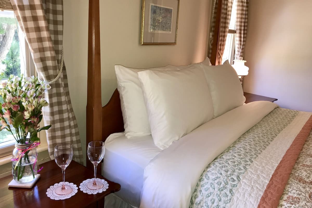 Deluxe-Zimmer, 1 Queen-Bett | Hochwertige Bettwaren, Daunenbettdecken, Schreibtisch